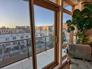 Sunny Oasis with WD I Central Air I Desk I Free Park - Brooklyn - 2