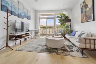 Sunny Oasis with WD I Central Air I Desk I Free Park - Brooklyn - 9
