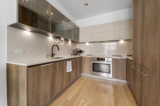 Sunny Oasis with WD I Central Air I Desk I Free Park - Brooklyn - 7