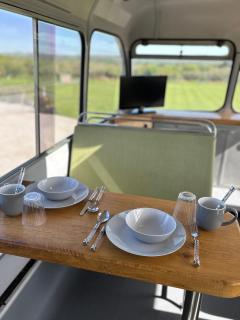 Cornwalls vintage glamping bus - Delabole - 4
