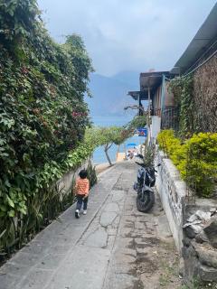 Casa con vista al lago y parqueo en la zona viva - San Pedro La Laguna - 7