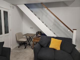 Temade Homes -2 Bed Graceful Holiday Home -Free Parking - Manchester - 7