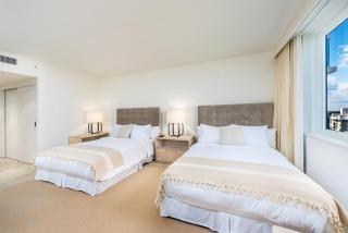 1 Hotel & Homes Private Luxury Suites - 8