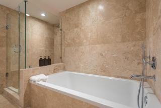 1 Hotel & Homes Private Luxury Suites - 6