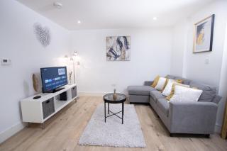 Midland Apartment I 1-min walk to town centre & station I 8-mins to airport I private balcony - Luton - 0