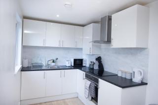Midland Apartment I 1-min walk to town centre & station I 8-mins to airport I private balcony - Luton - 6