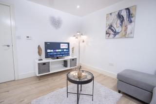 Midland Apartment I 1-min walk to town centre & station I 8-mins to airport I private balcony - Luton - 2