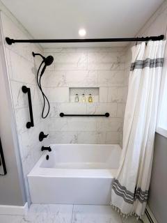 Newly Renovated 4 Bedroom House - Enfield - 9