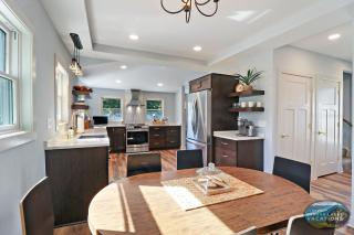 Sage Street Bungalow- Beautifully renovated, historical home walking distance to downtown - Lake Geneva - 0