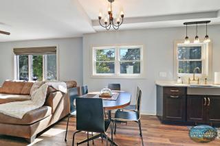 Sage Street Bungalow- Beautifully renovated, historical home walking distance to downtown - Lake Geneva - 5