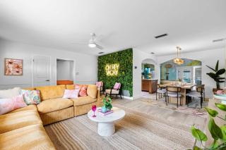 Playcation Putt Putt Pool Tiki Bar Game Room - Largo - 9
