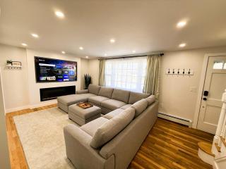 Newly Renovated 4 Bedroom House - Enfield - 7