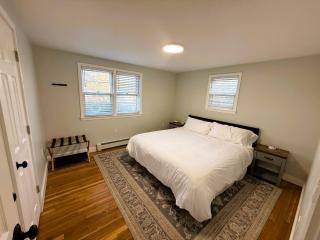 Newly Renovated 4 Bedroom House - Enfield - 3