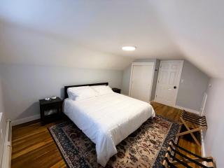Newly Renovated 4 Bedroom House - Enfield - 1