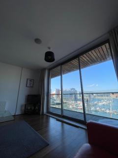 Titanic Quarter, marina view modern 2 bedroom apartment - Belfast - 9