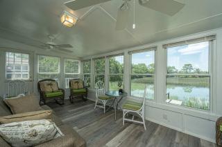 Scenic Folly Retreat by Sweet Escape Stays - 7