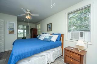 Scenic Folly Retreat by Sweet Escape Stays - 6