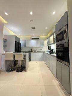 3BR Apartment Luxury modern furniture - Riad - 8