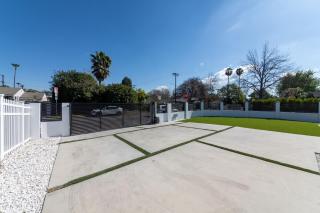 Gated Private Home next to Universal Studios - - 8