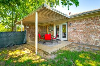 2 Mi to Texas AandM Pet-Friendly Duplex with Yard! - College Station - 8