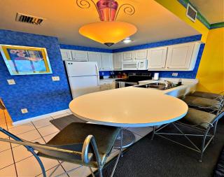 16th Floor 1 BR Resort Condo Direct Oceanfront Wyndham Ocean Walk Resort Daytona Beach 1606 - Daytona Beach - 2