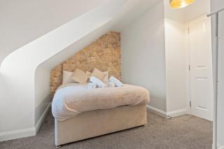 Luxury 5 bedroom House With FREE Parking and Pool Table - Birmingham - 3