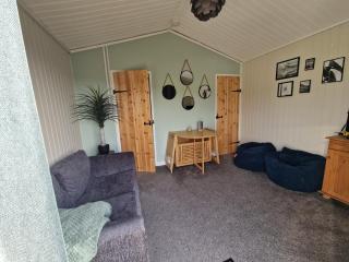 Beautiful 4-Berth Chalet with Sea View Pet Friendly - Aberystwyth - 8
