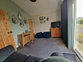 Beautiful 4-Berth Chalet with Sea View Pet Friendly - Aberystwyth - 9