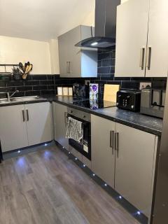 Luxury Apartment in Bolton Town - Bolton - 3