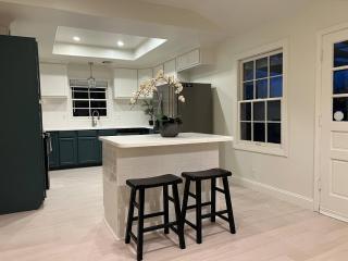 Quaint 3 Bed near Lake Hefner - The Village - 9