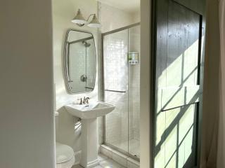 Quaint 3 Bed near Lake Hefner - 7