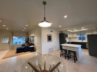 Quaint 3 Bed near Lake Hefner - The Village - 2
