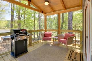 Fish and Hike Cabin Hideaway with Deck in Alabama - Heflin - 0