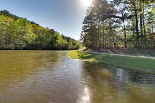 Fish and Hike Cabin Hideaway with Deck in Alabama - 9