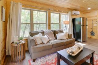 Fish and Hike Cabin Hideaway with Deck in Alabama - Heflin - 6