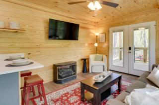 Fish and Hike Cabin Hideaway with Deck in Alabama - Heflin - 4