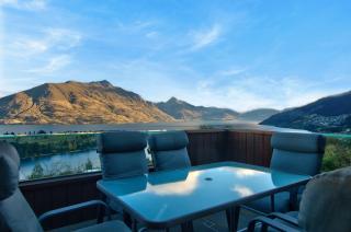 Luxurious Living On The Hill - Queenstown - 8