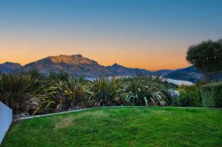 Luxurious Living On The Hill - Queenstown - 1