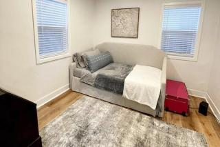 Charming 2 bedroom house 1 mile from U of O - 2