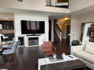 Penthouse at The Grove 414 - 0