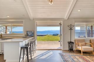 Cozy Whidbey Island Stay Steps on the beach Fireplace BBQ Near Trails - Freeland - 9