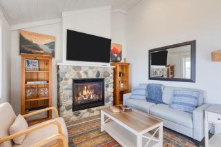 Cozy Whidbey Island Stay Steps on the beach Fireplace BBQ Near Trails - Freeland - 6