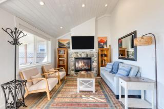 Cozy Whidbey Island Stay Steps on the beach Fireplace BBQ Near Trails - Freeland - 5