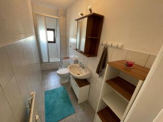 Zentrale Wohnung - Self-Check-In, WLAN Für 4 Personen Ruhige Nachbarschaft - Bremerhaven - 9