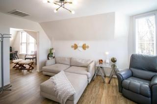 Chi-Town Hideout #2 - Near Metra - Berwyn - 8