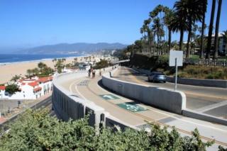 2 King Beds Walk to the Beach Family Friendly AC Parking - 3