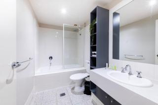 Stunning River Views - Cozy Apartment w Parking - Melbourne - 3