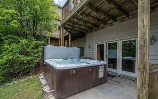Lake Views! Hot Tub! Walk to Coffee & Lake Rentals - Oakland - 9