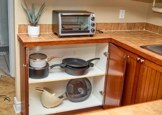 Maison décorée avec amour -Jardin privé, accès facile et autonome, parking intérieur gratuit -intimité -très propre pour familles & groupes -35min Montréal - Saint-Jean-sur-Richelieu - 1