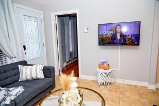 Grande maison lumineuse avec jardin privé, bien situé, parking gratuit, Idéale familles & groupes, 35 min YUL - 9